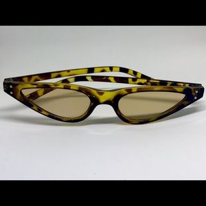 Small frame cat eye sunglasses